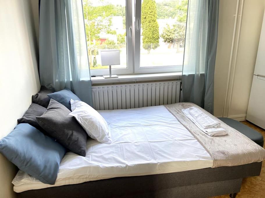Central Apartment With Free Parking 胡斯克瓦纳 外观 照片